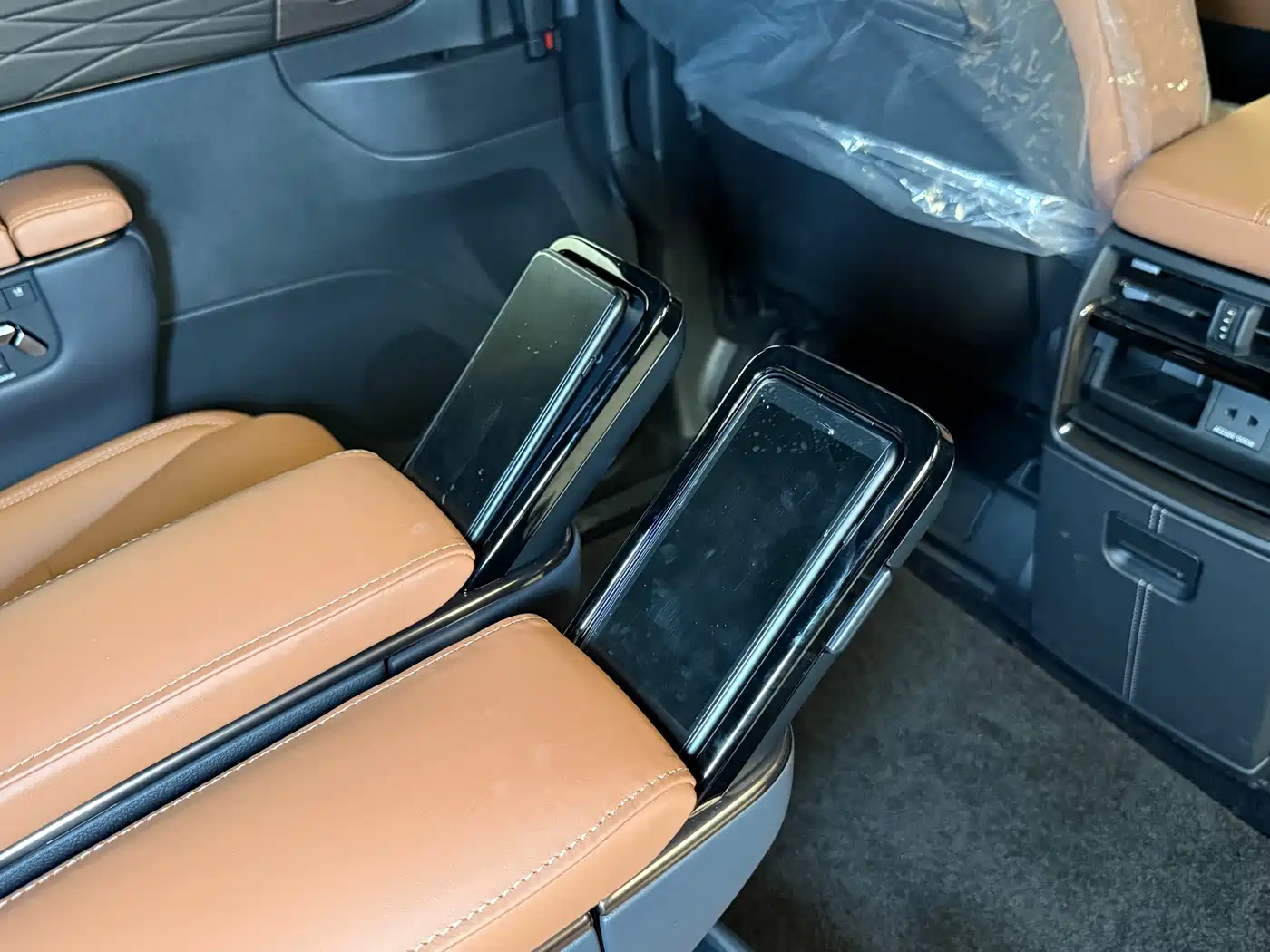 Toyota Vellfire 2024 Crown Hybrid 2.5L Executive Premium Edition фото 12