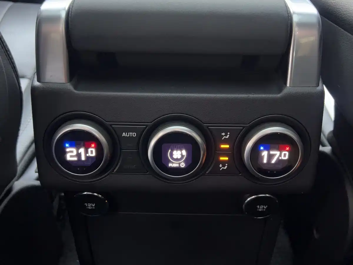 Land Rover Discovery 2020 2.0T SE фото 9