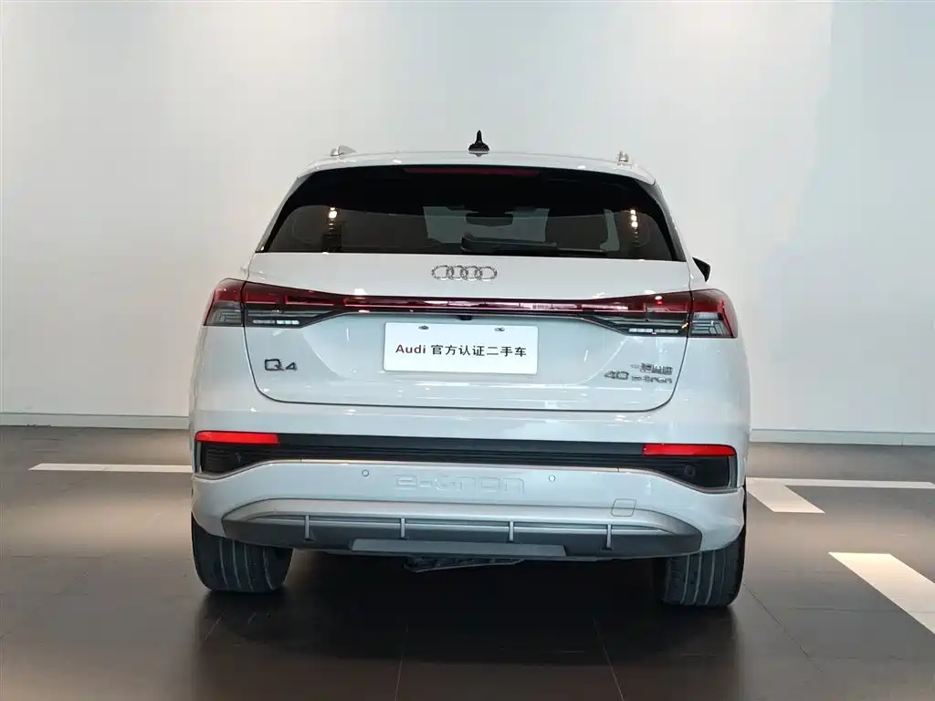 AUDI Q4 E TRON