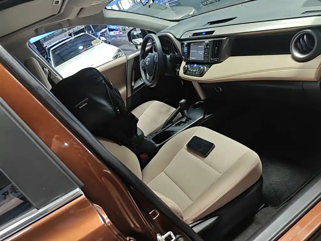 Toyota RAV4 Rongfang 2015 2.0L CVT 2WD Trend Edition фото 25