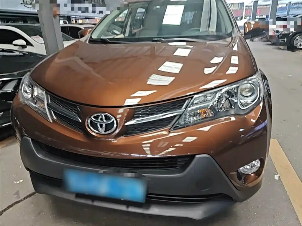 Toyota RAV4 Rongfang 2015 2.0L CVT 2WD Trend Edition фото 3