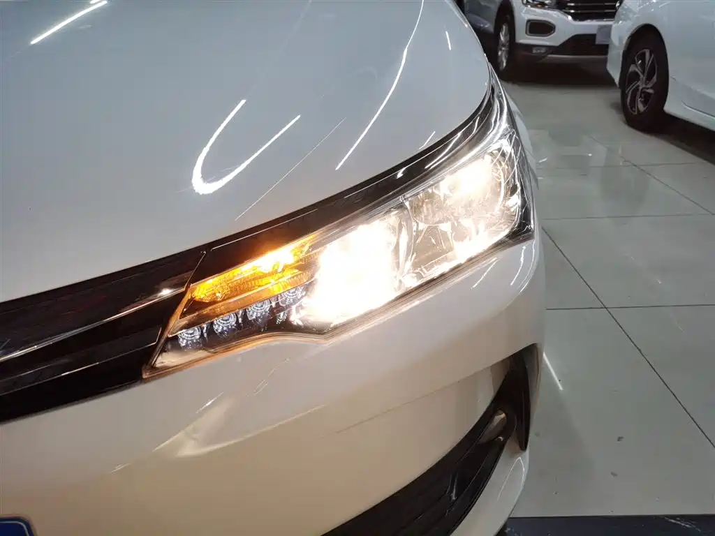 Toyota Corolla 2017 Facelift 1.2T S-CVT GL фото 18