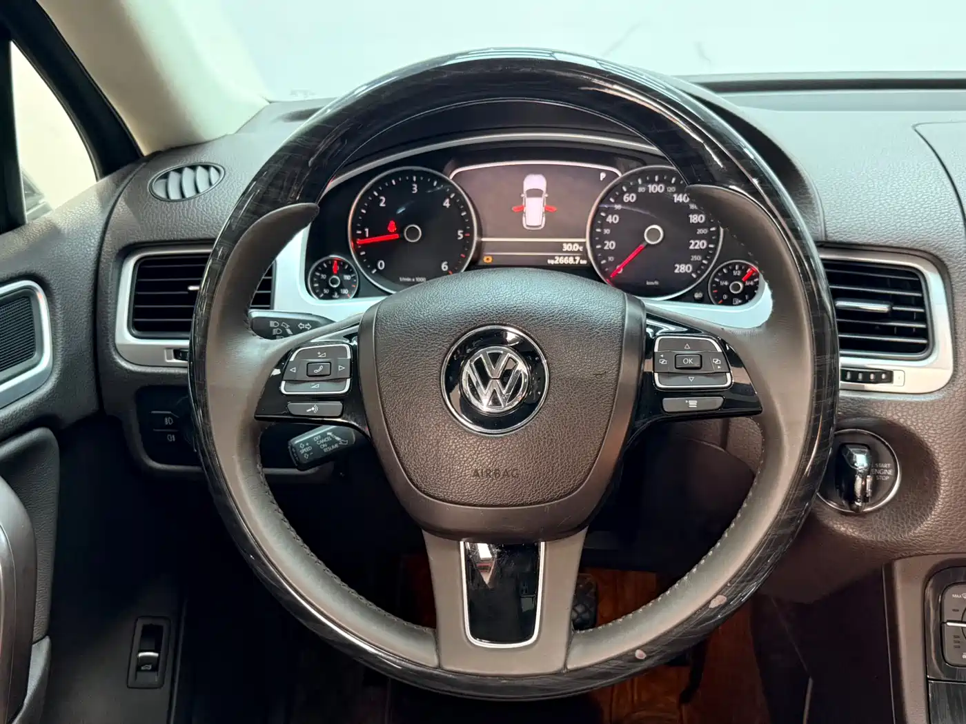Volkswagen Touareg 2011 3.0TDI Diesel Comfort фото 8