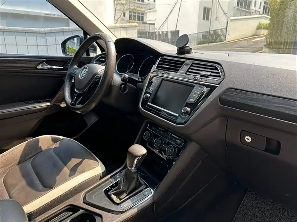 Volkswagen Tiguan L 2017 330TSI Automatic 2WD Luxury Edition фото 12