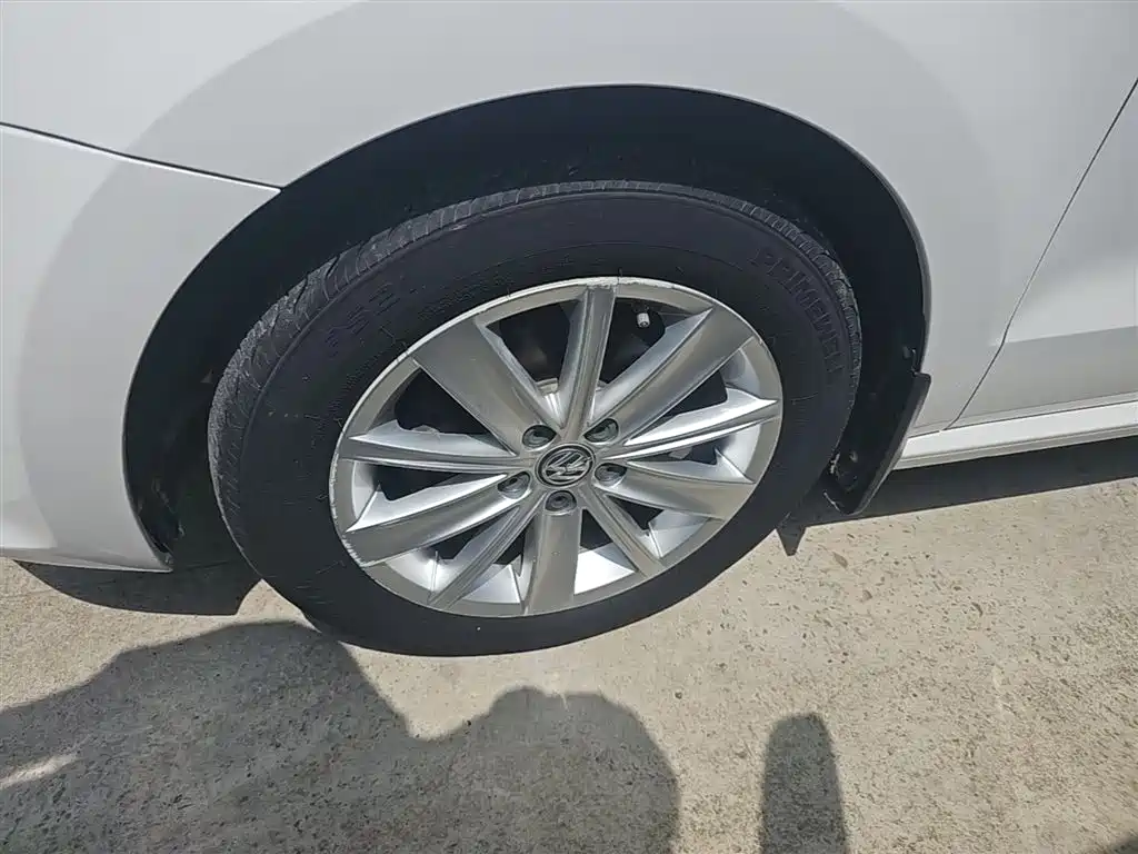 Volkswagen Polo 2014 1.4L Automatic Comfort Edition фото 25