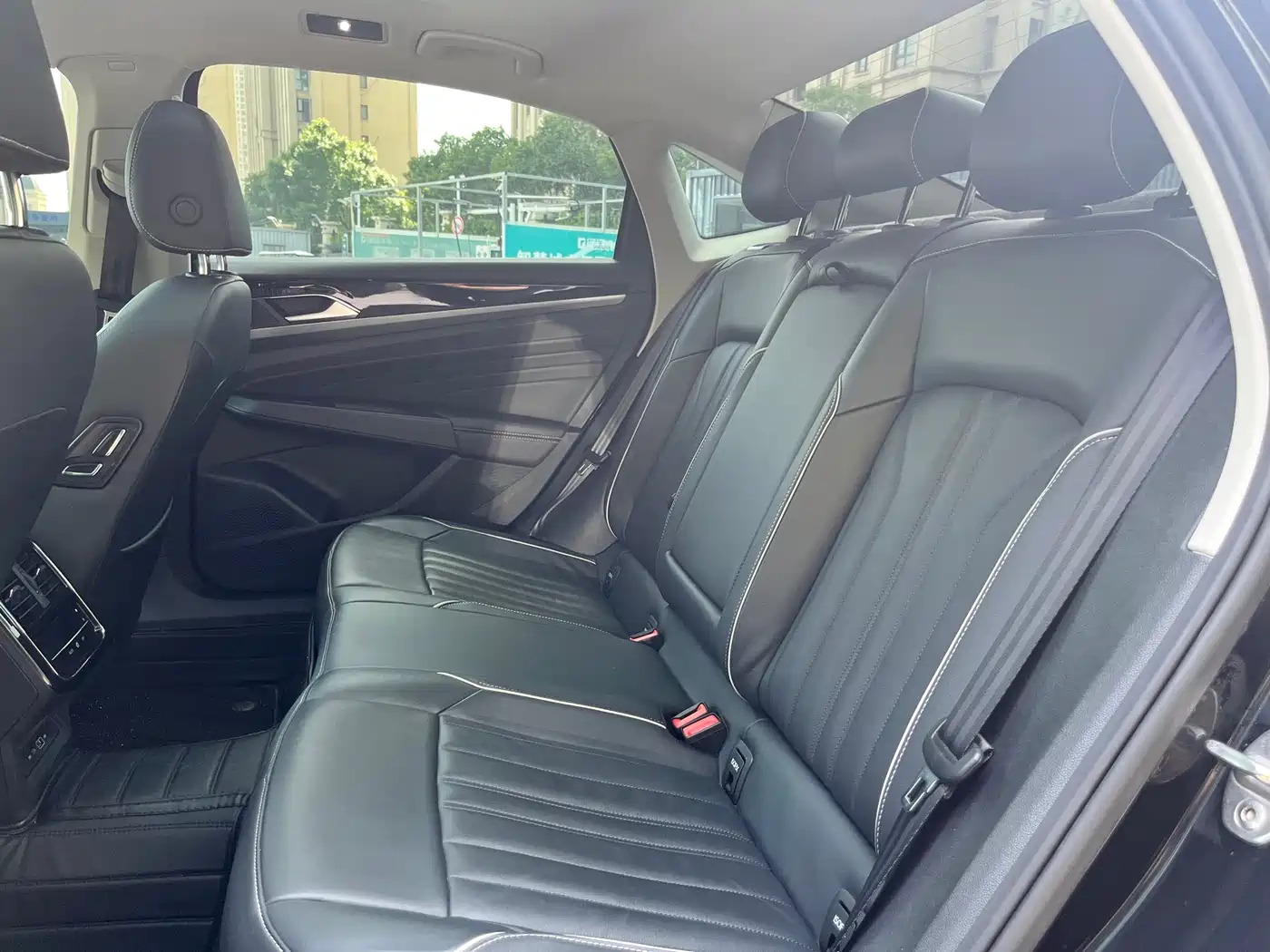 Volkswagen Passat 2023 330TSI Starlight Elite Edition фото 13