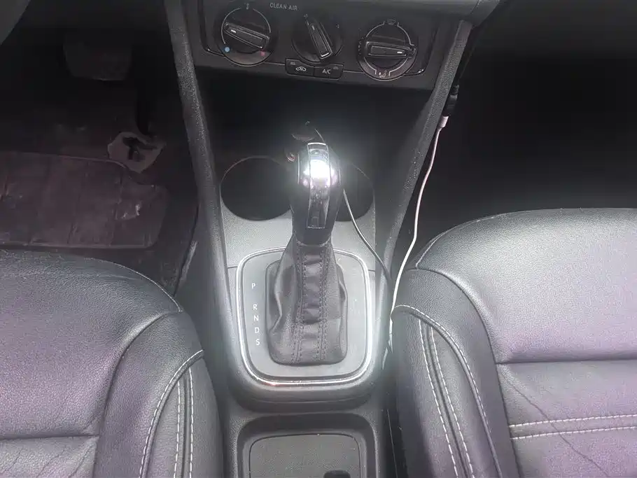 Volkswagen Polo 2016 1.4L Automatic Trend фото 15