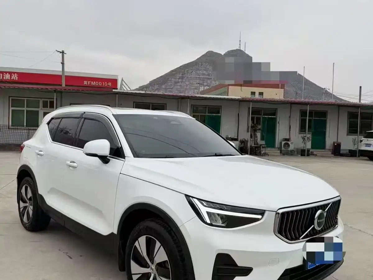 VOLVO XC40