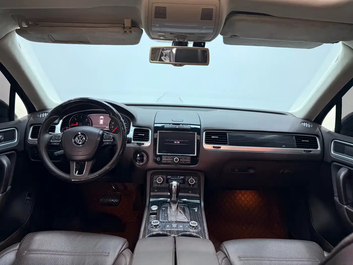 Volkswagen Touareg 2011 3.0TDI Diesel Comfort фото 7