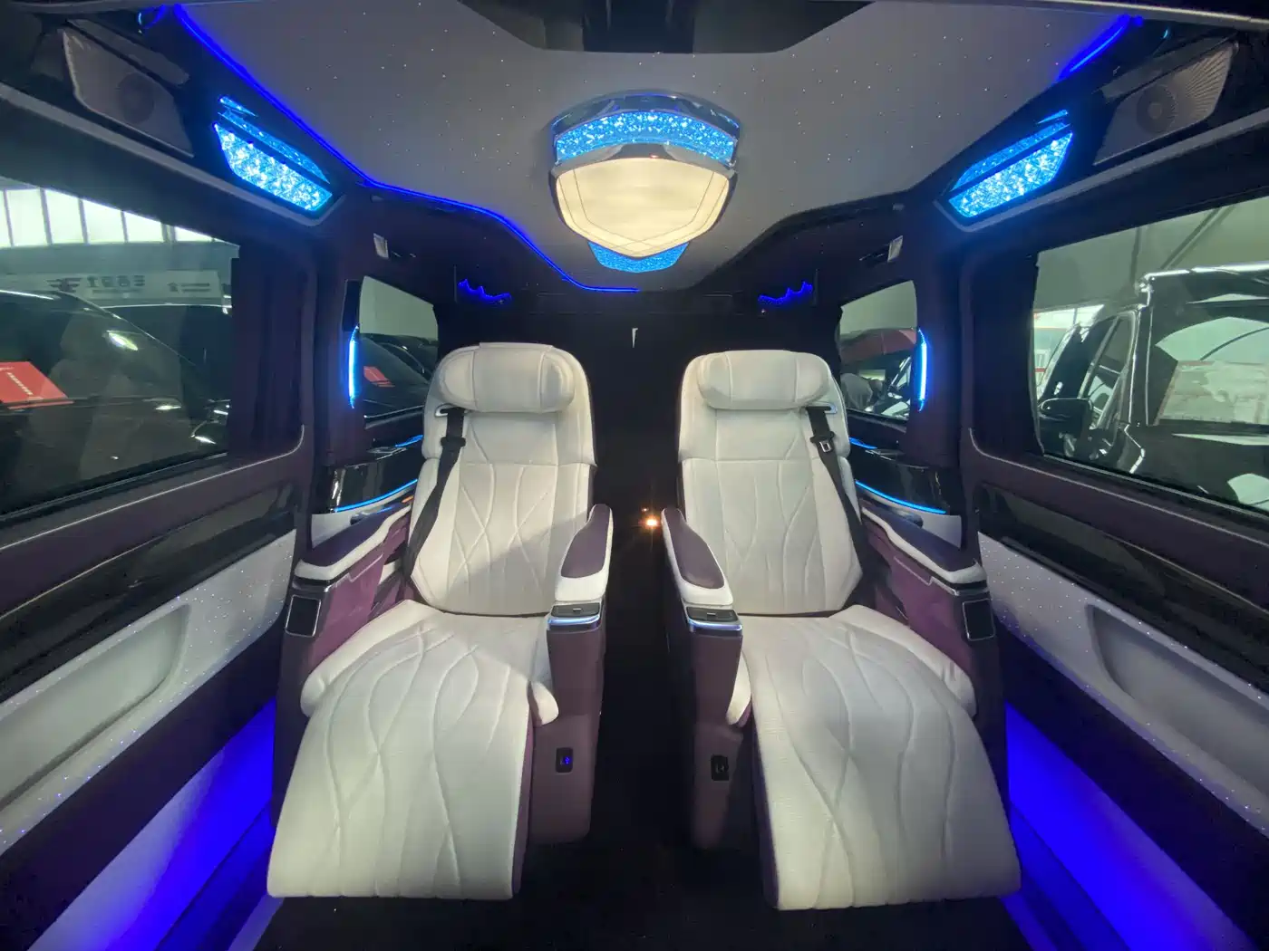 Mercedes-Benz Vito 2023 2.0T Business 7-Seater фото 20