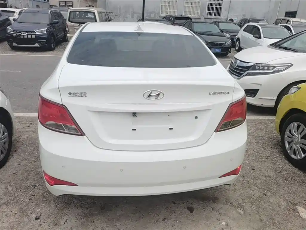 Hyundai Verna 2014 1.4L Manual Smart GLS фото 6