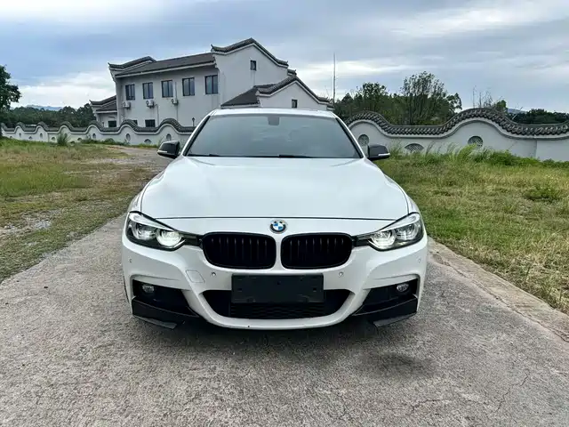 BMW 3 Series 2019 320i M Sport Black Night Edition — фото 2
