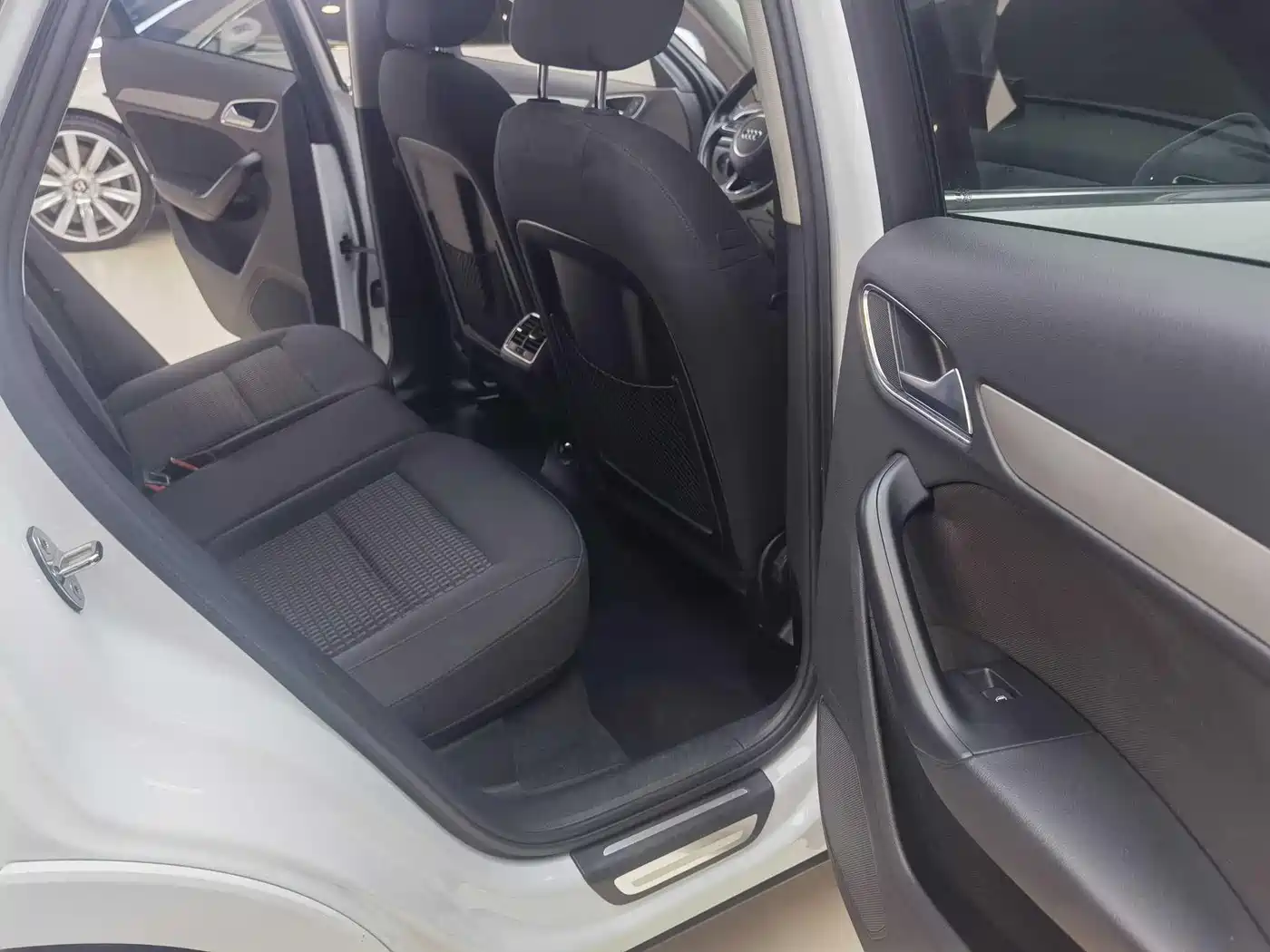 Audi Q3 2015 30 TFSI Progressive фото 16