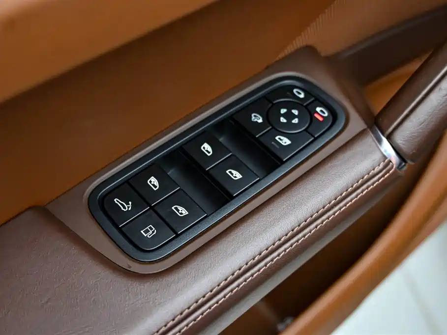 Porsche Cayenne New Energy 2023 Cayenne E-Hybrid 2.0T Platinum Edition фото 23
