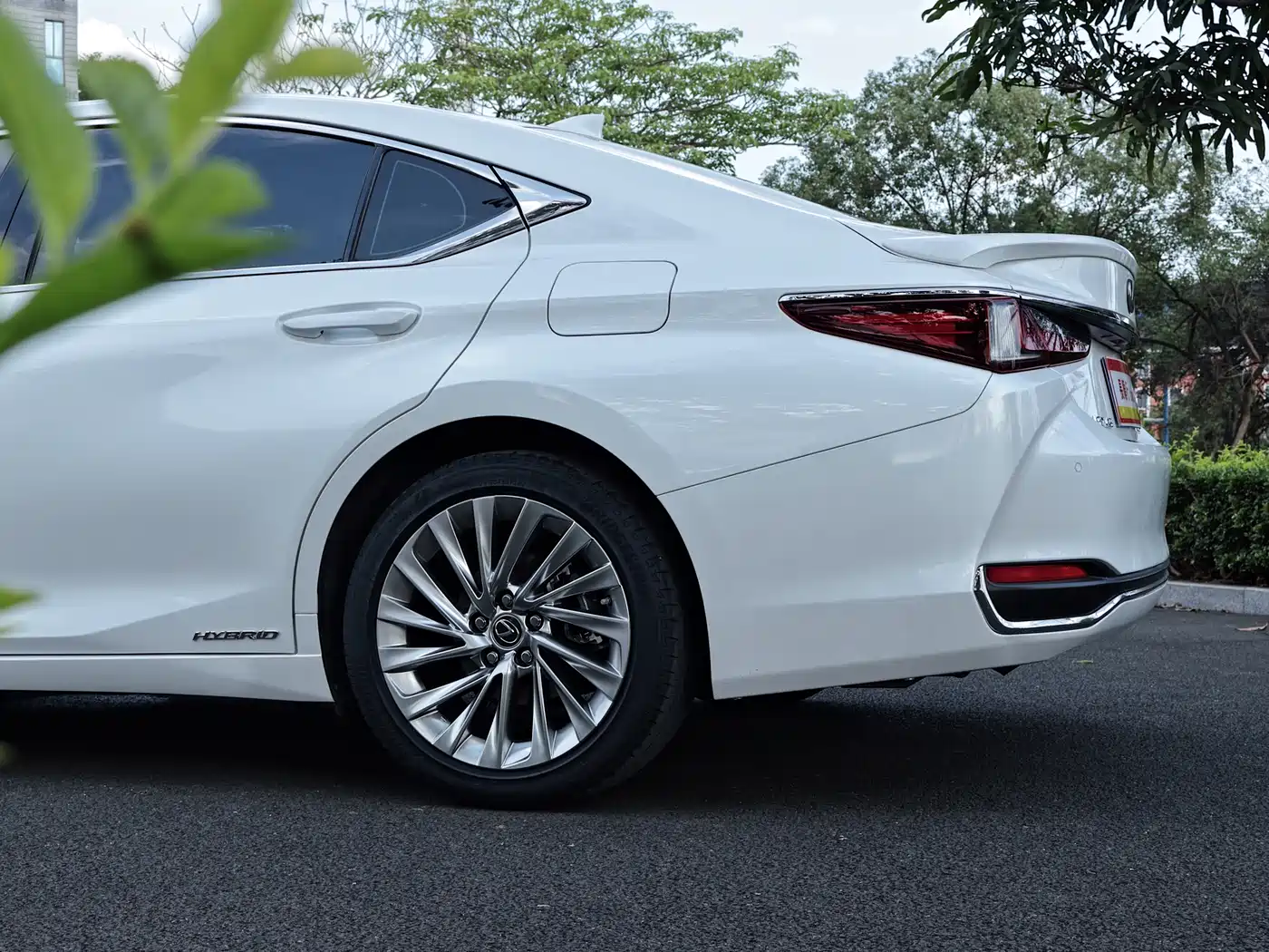 Lexus ES 2020 Model 300h Executive Edition фото 16