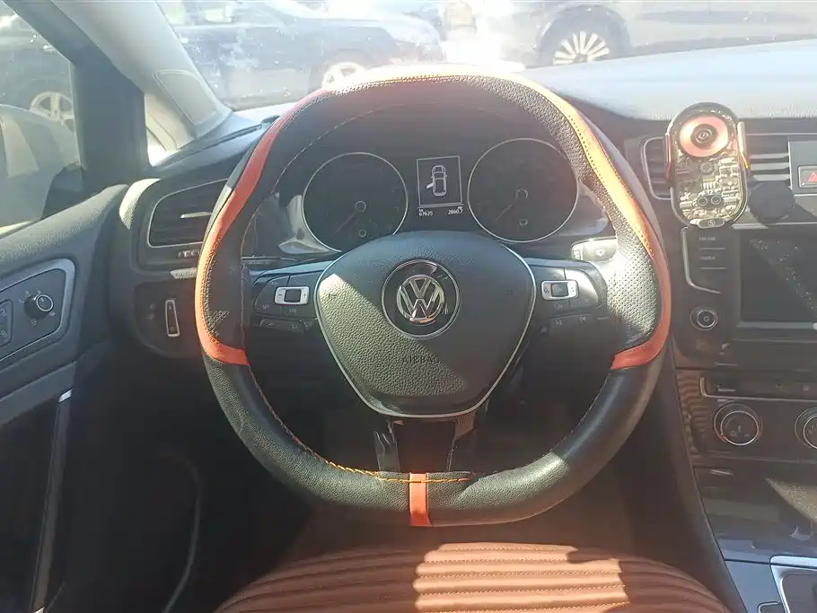 Volkswagen Golf 2017 1.6L Auto Comfort Millionth Edition фото 15
