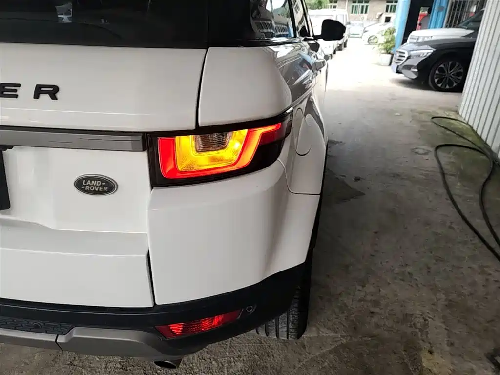 Land Rover Range Rover Evoque 2016 2.0T SE ZhiYao фото 8