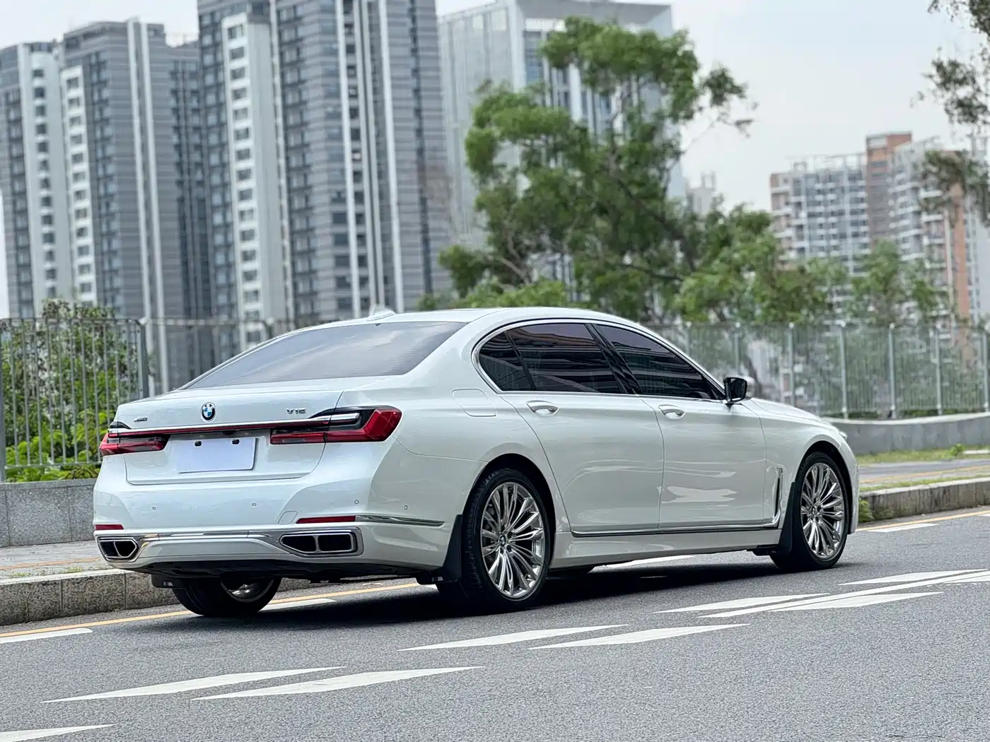 BMW 7 Series 2019 Facelift M760Li xDrive V12 Luxury Package фото 3