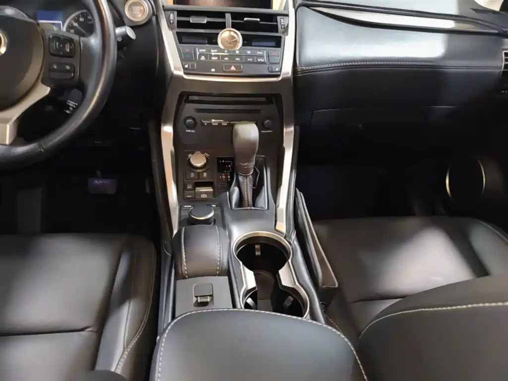 Lexus NX 2016 200 AWD F Sport фото 14