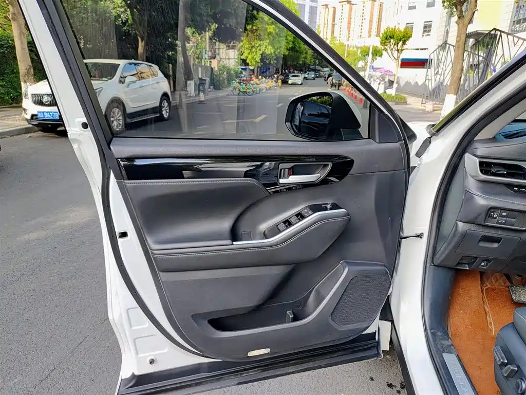 TOYOTA HIGHLANDER