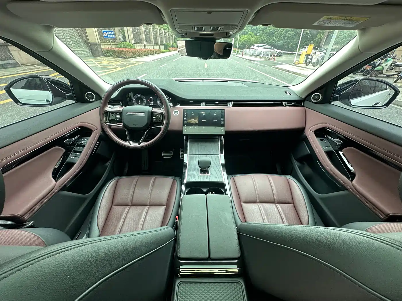 Land Rover Range Rover Evoque 2024 Range Rover Evoque L 249PS Light Master Edition фото 11