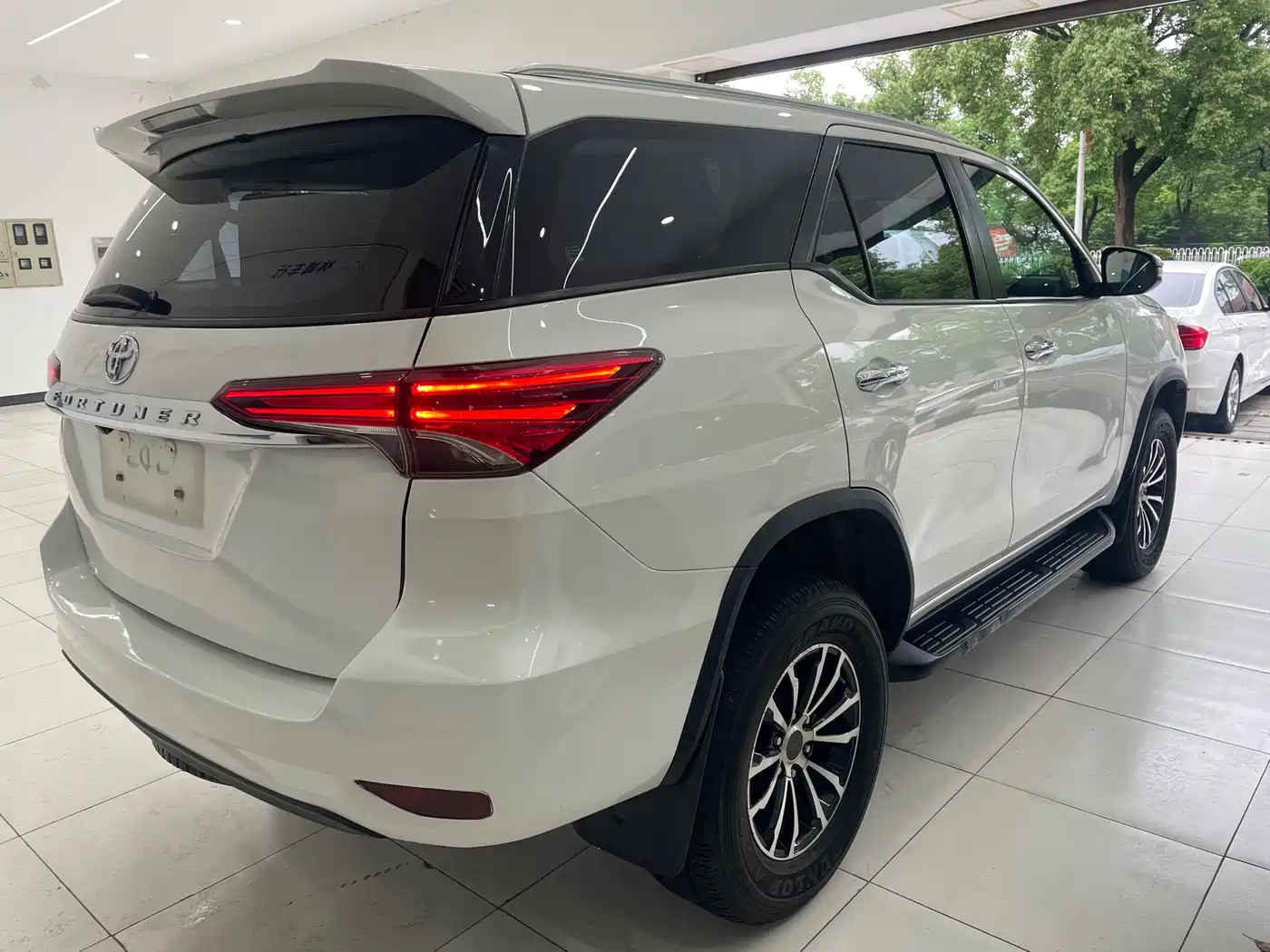 Toyota Fortuner 2016 2.7L Middle East Edition фото 4