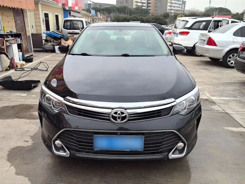 Toyota Camry 2016 2.0G 10th Anniversary Leading Edition фото 3