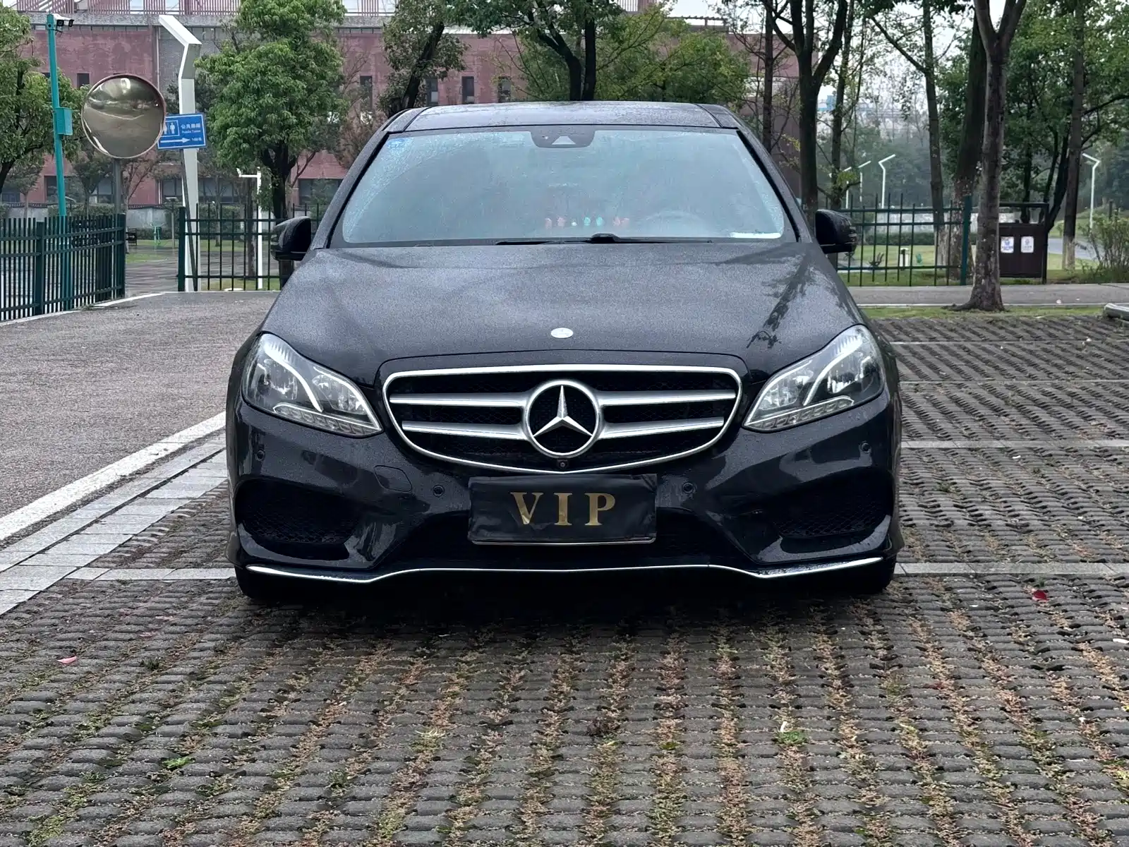 Фото 1 - Mercedes-Benz E-Class