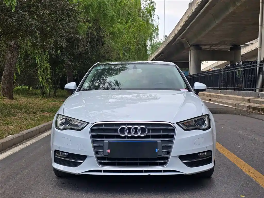 Audi A3 2014 Sportback 35 TFSI Automatic Comfort фото 2