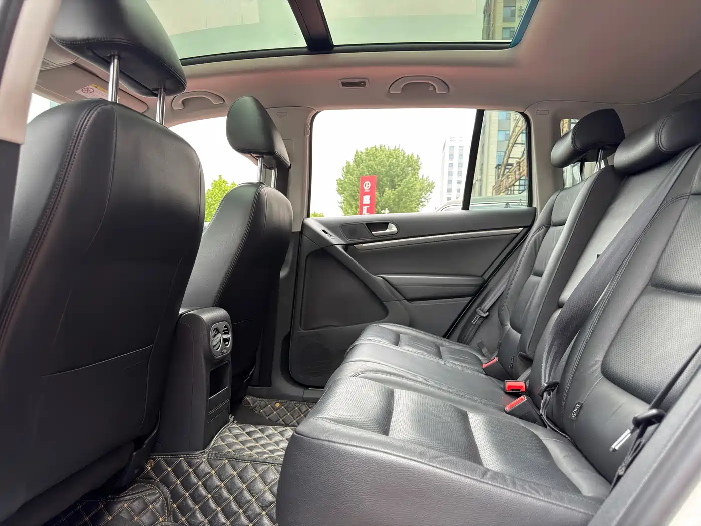 Volkswagen Tiguan 2015 1.8TSI Automatic 2WD Highline фото 8