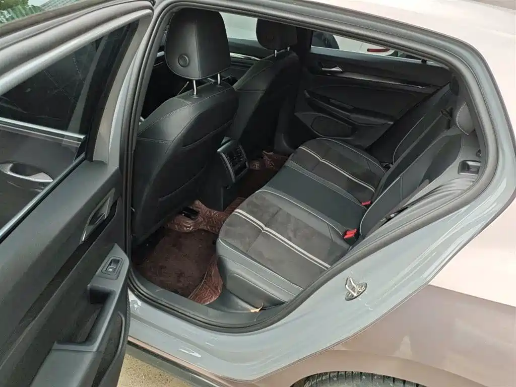 Volkswagen Golf 2023 Model 280TSI DSG R-Line фото 6