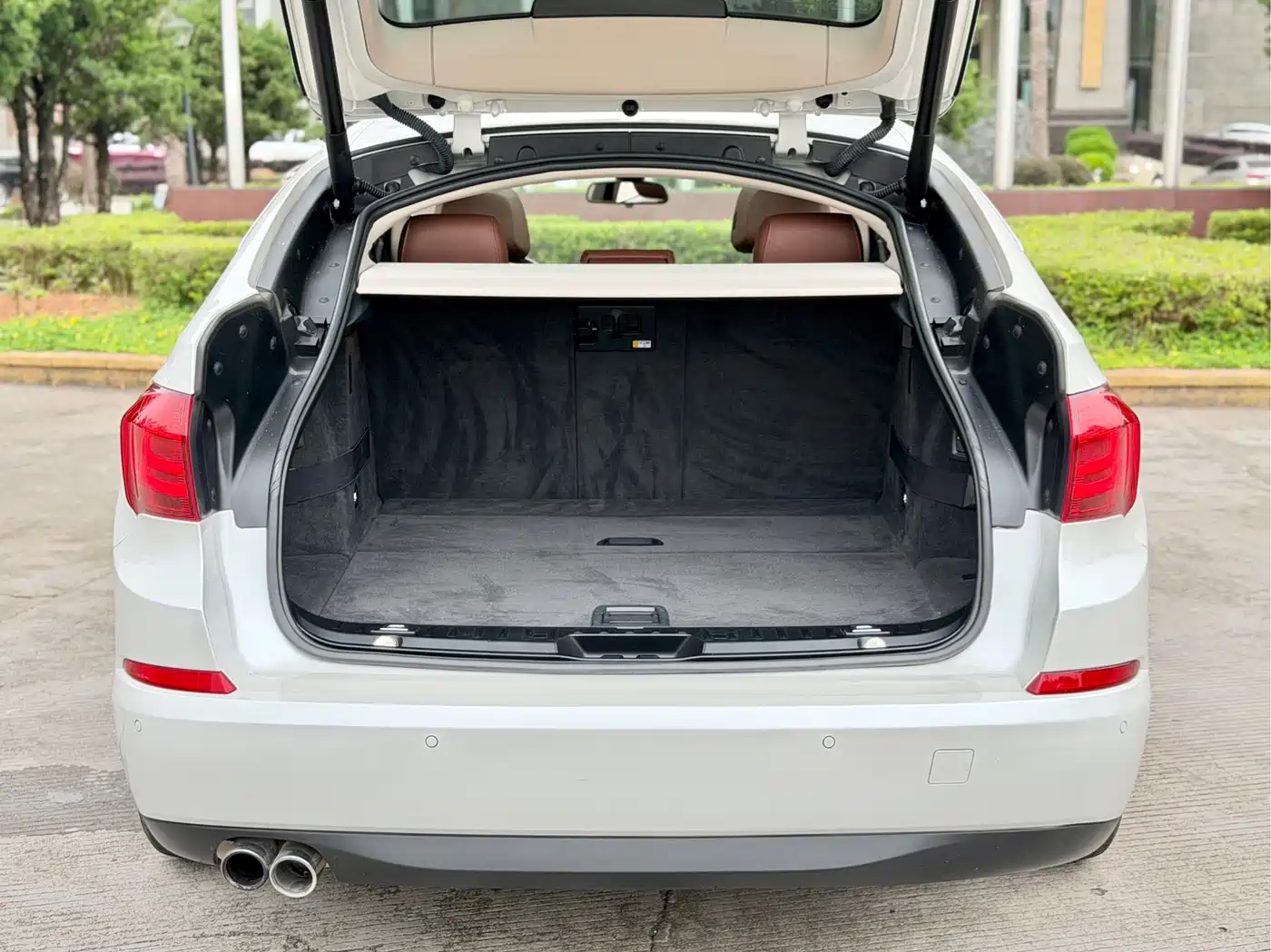 BMW 5 Series GT 2015 528i Leading фото 20