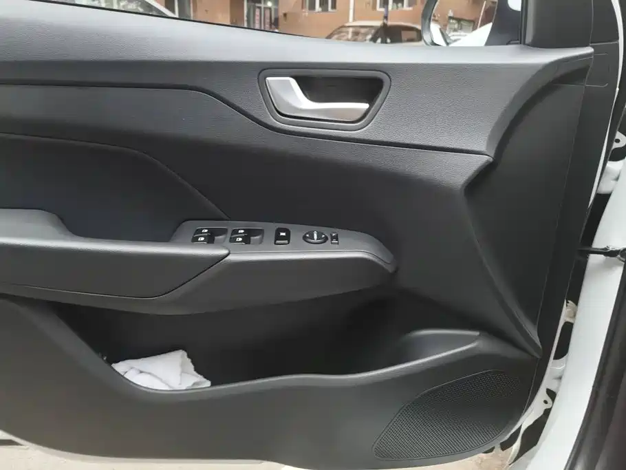 Photo 7 - Hyundai Verna