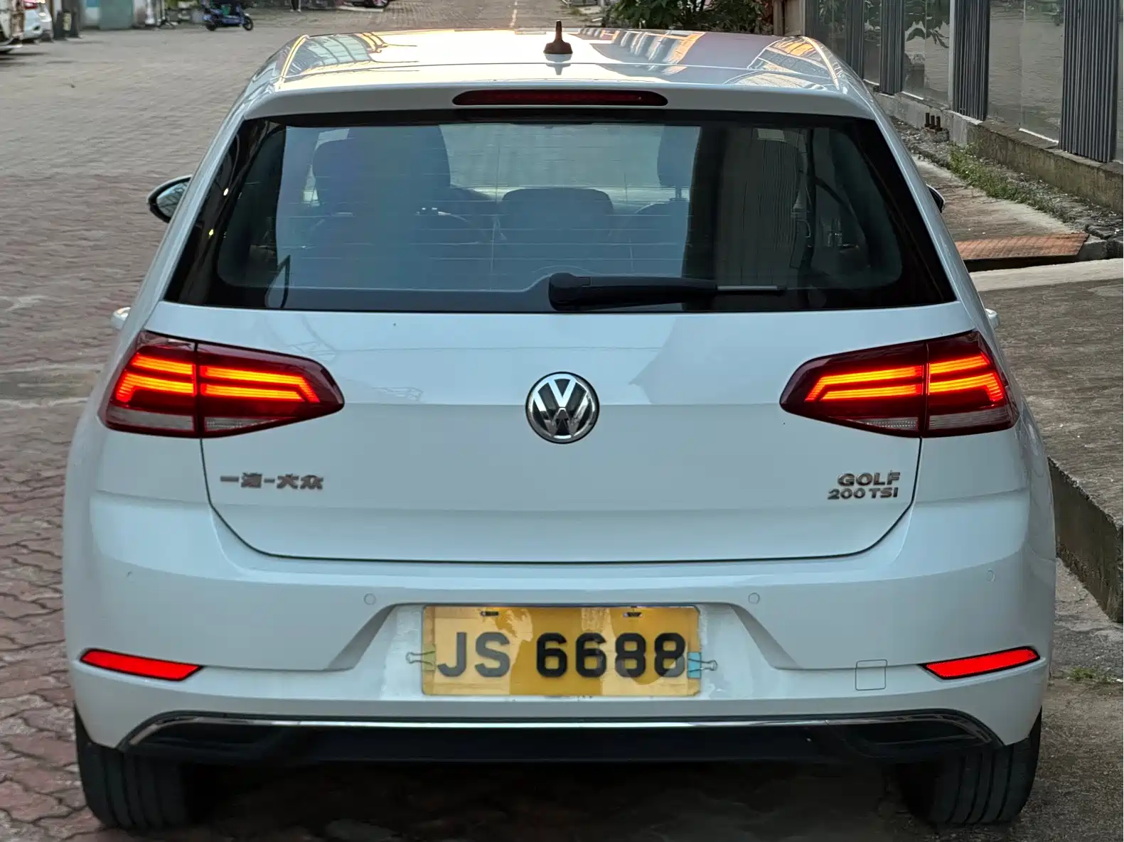 Фото 10 - Volkswagen Golf