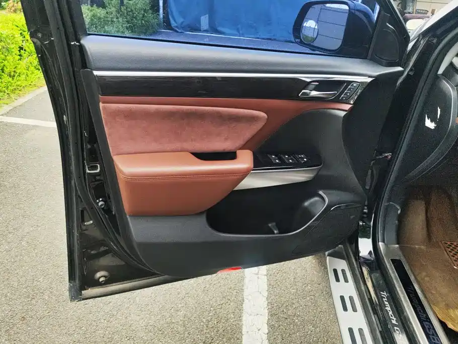 GAC Trumpchi Trumpchi GS8 2017 2017 320T 2WD Luxury Smart Connect (7-seater)