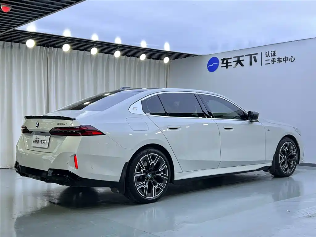 BMW 5 Series 2024 530Li Premium M Sport Package фото 4