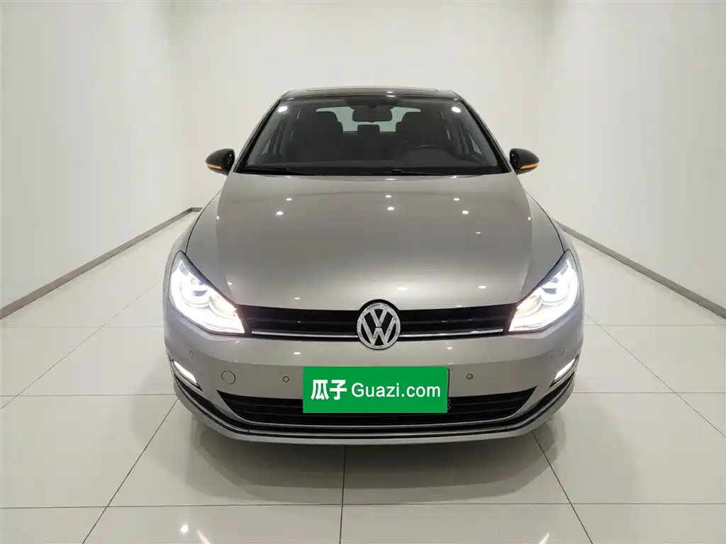 Volkswagen Golf 2017 1.6L Auto Comfort Millionth Edition фото 3