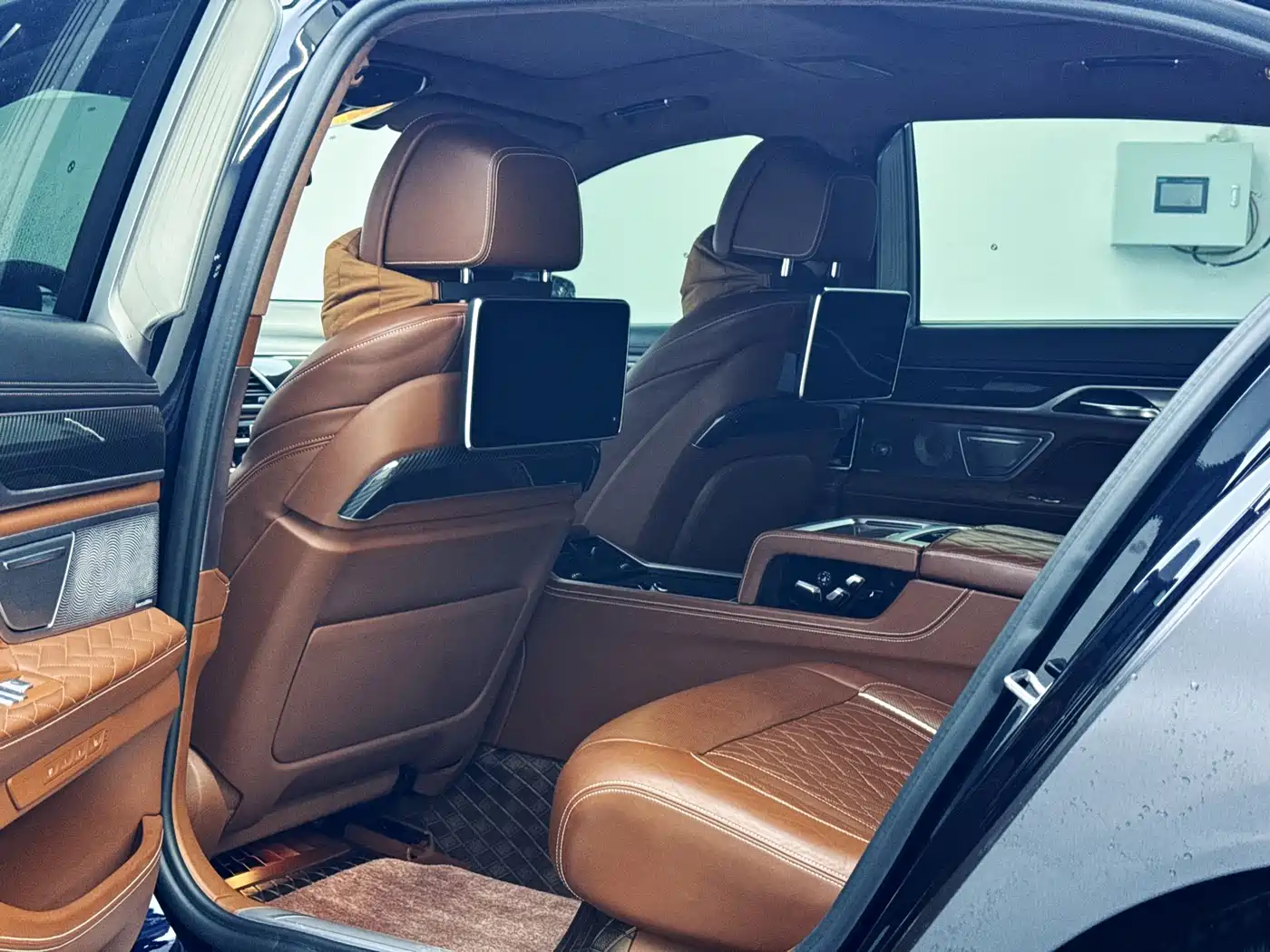 BMW 7 Series 2019 740Li xDrive Executive M Sport Package фото 9