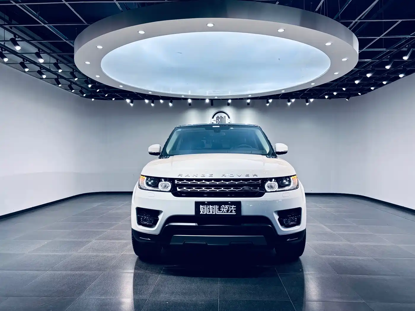 Land Rover Range Rover Sport 2016 Model 3.0 SC V6 SE фото 2