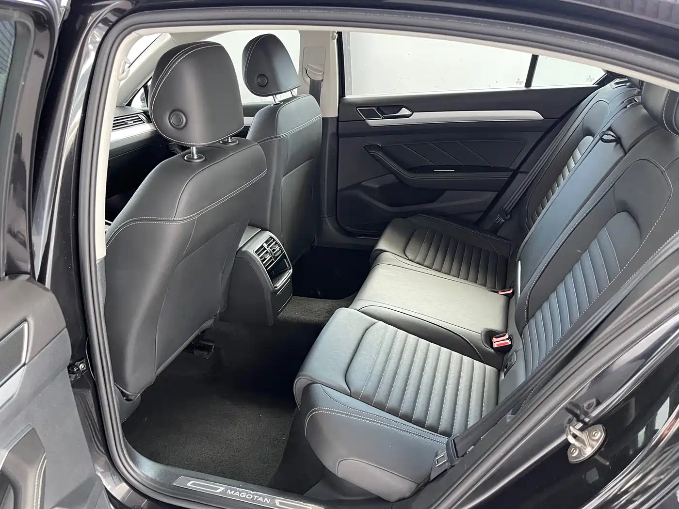 Volkswagen Magotan 2023 2 Million Units Commemorative Edition 280TSI DSG Comfort фото 12