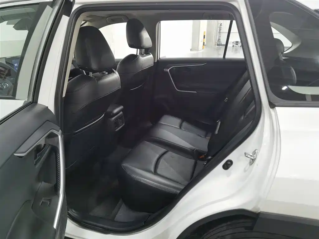 Toyota RAV4 Rongfang 2022 2.0L CVT 2WD Urban Edition фото 15