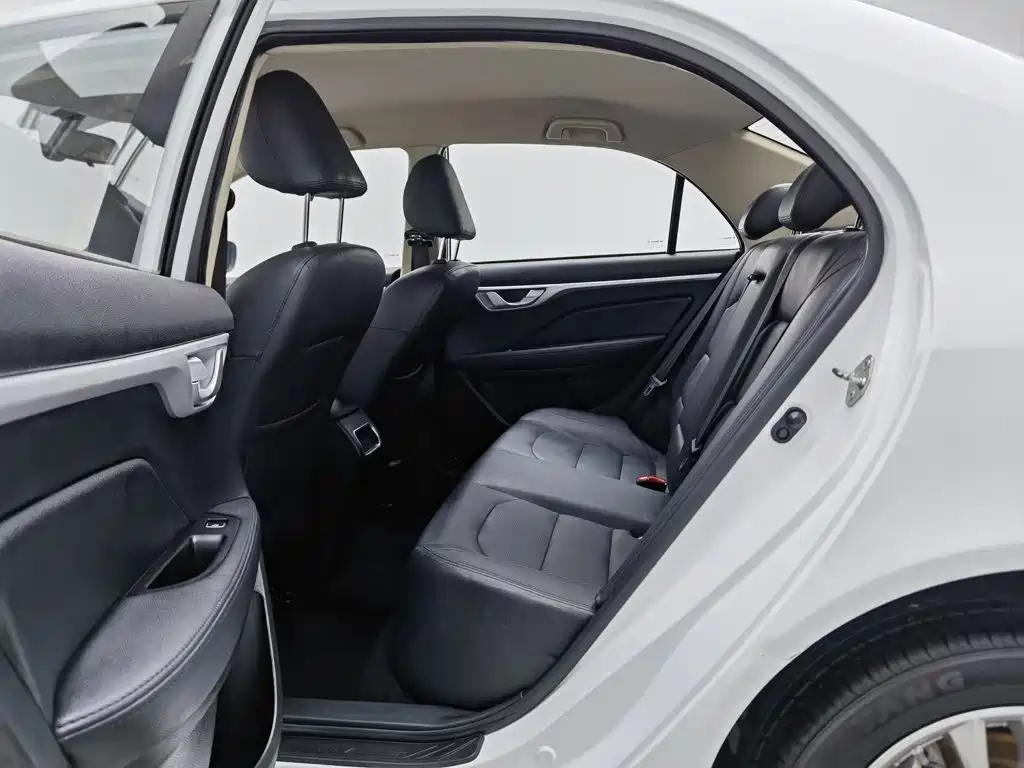 Фото 15 - Geely Vision