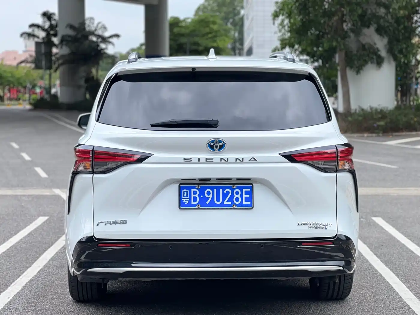 Toyota Sienna 2021 2.5L Hybrid Ultimate Edition фото 5