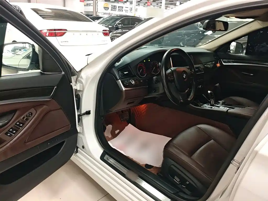 BMW 5 Series 2014 525Li Luxury Design Package фото 16