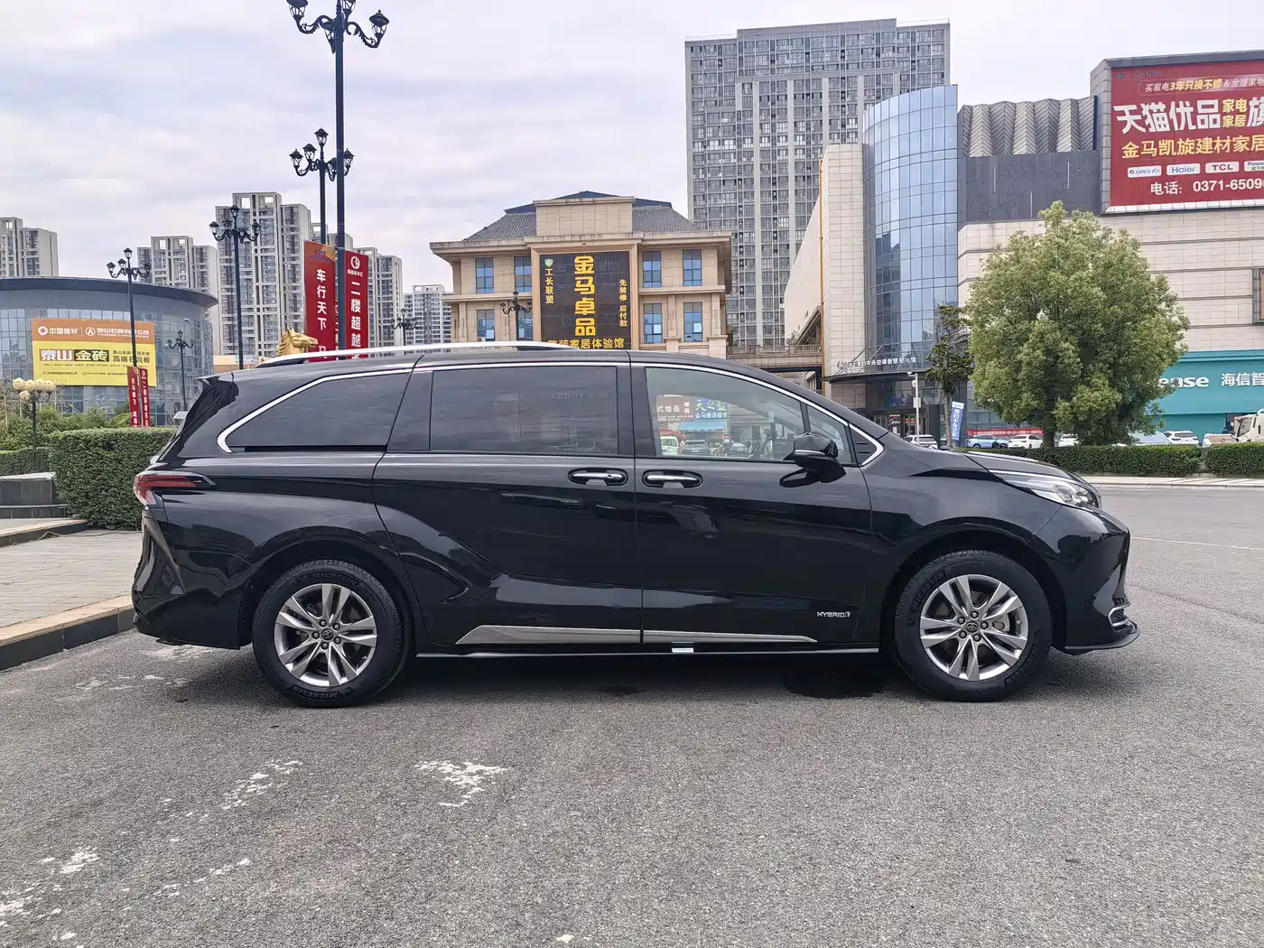 Toyota Sienna 2021 2.5L Hybrid Platinum Edition фото 3