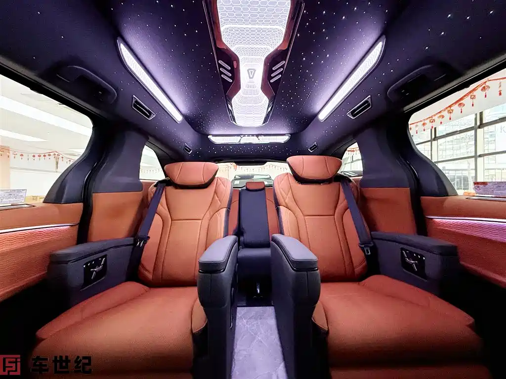Mercedes-Benz Vito 2024 2.0T Business 7-Seater фото 2