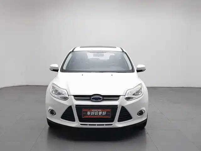 Ford Focus 2012 Hatchback 1.6L Automatic Trend — фото 3
