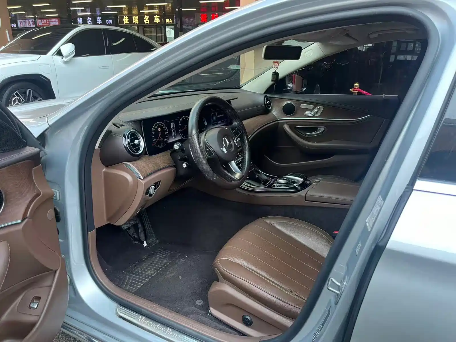 صورة 5 - Mercedes-Benz E-Class
