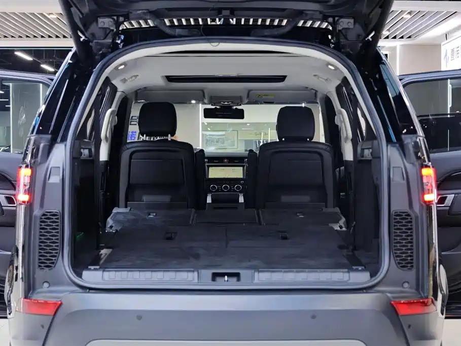 Land Rover Discovery 2018 3.0 SC V6 SE фото 32