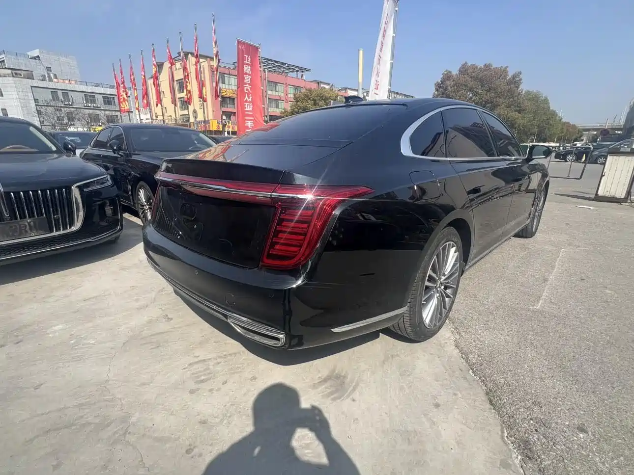 Hongqi H9 2022 2.0T Smart Connect Flag Enjoy Edition фото 11
